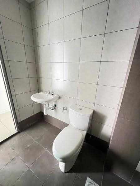 Kediaman Servis untuk Dijual di One 49 Residence - Alex Sieh - Bathroom - PropertyGuru.com.my