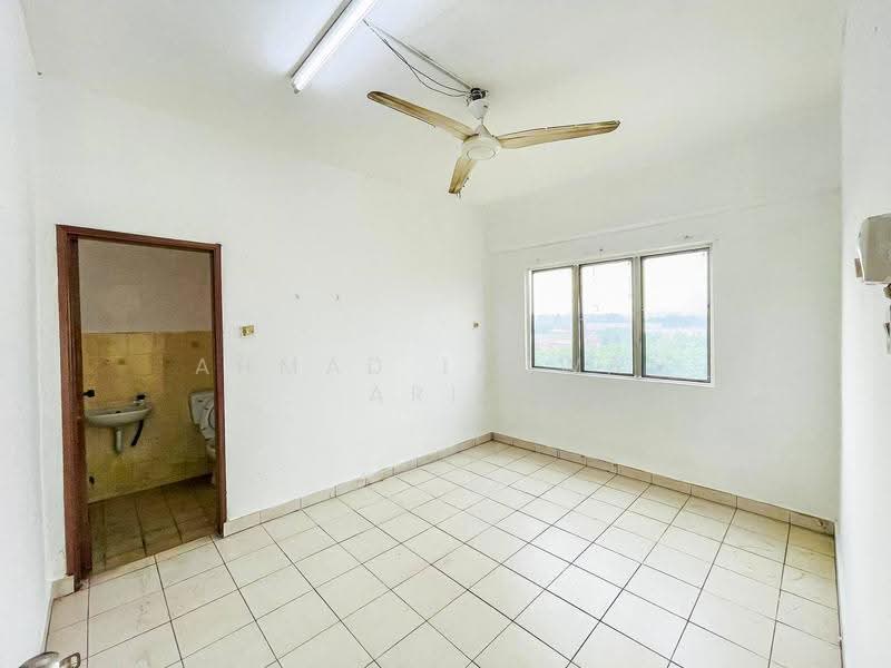 Pangsapuri untuk Dijual di Palm Garden Apartment - Ahmad Ikhwan Arif - Bathroom - PropertyGuru.com.my