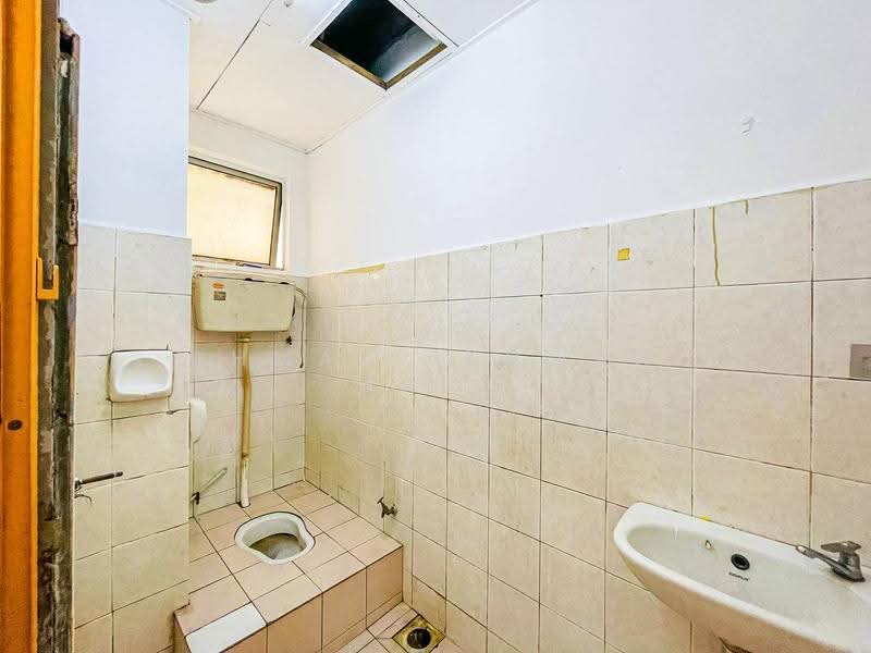 Pangsapuri untuk Dijual di Palm Garden Apartment - Ahmad Ikhwan Arif - Bathroom - PropertyGuru.com.my