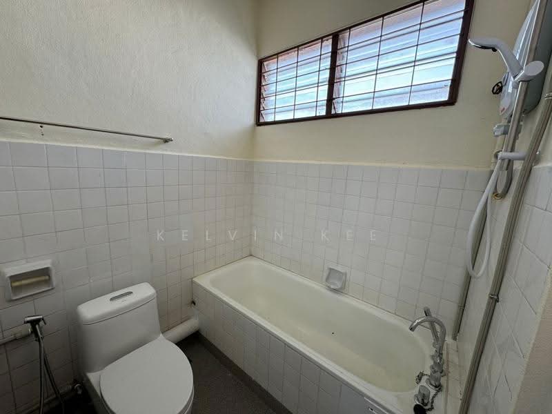 Bungalow House for Rent in Minden Heights (Gelugor) - KELVIN KEE - Bathroom - PropertyGuru.com.my
