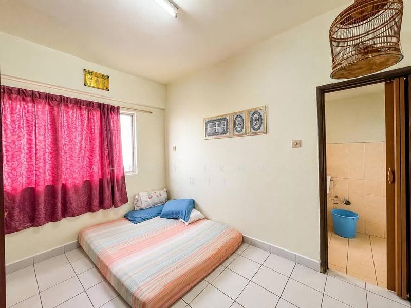 Pangsapuri untuk Dijual di Palm Garden Apartment - Ahmad Ikhwan Arif - Bedroom - PropertyGuru.com.my