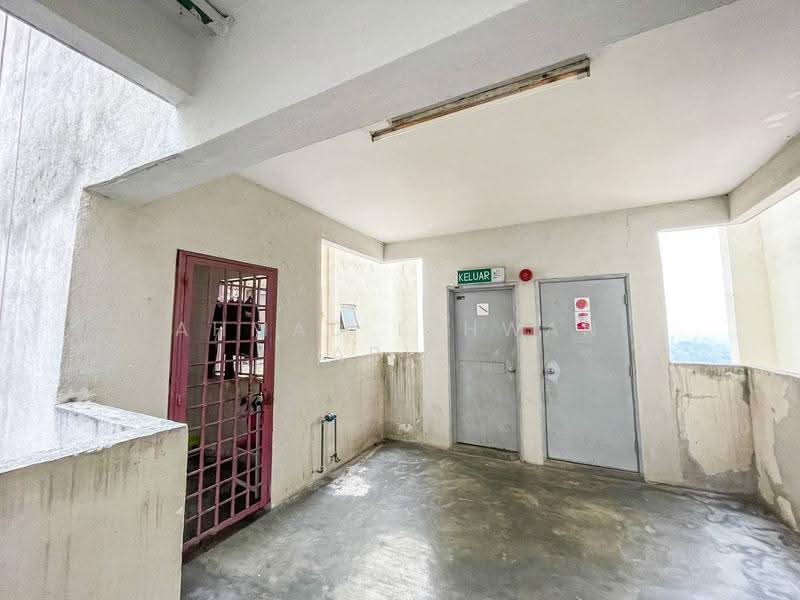 Pangsapuri untuk Dijual di Palm Garden Apartment - Ahmad Ikhwan Arif - Corridor - PropertyGuru.com.my