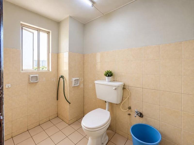 Pangsapuri untuk Dijual di Palm Garden Apartment - Ahmad Ikhwan Arif - Bathroom - PropertyGuru.com.my