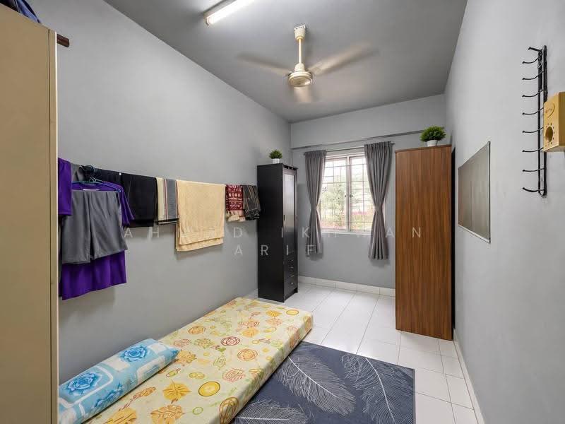 Pangsapuri untuk Dijual di Palm Garden Apartment - Ahmad Ikhwan Arif - Bedroom - PropertyGuru.com.my