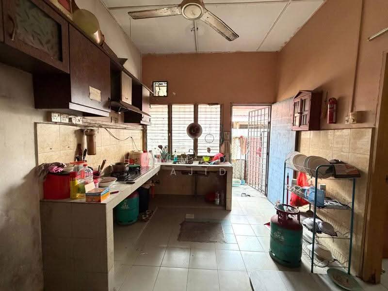 Rumah Teres 1-Tingkat untuk Dijual di Seksyen 32, Bukit Naga (Shah Alam) - Mohammad Din Majid - Kitchen - PropertyGuru.com.my