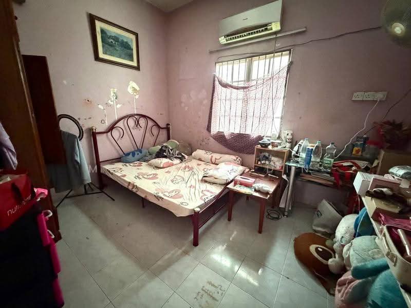 Rumah Teres 1-Tingkat untuk Dijual di Seksyen 32, Bukit Naga (Shah Alam) - Mohammad Din Majid - Bedroom - PropertyGuru.com.my