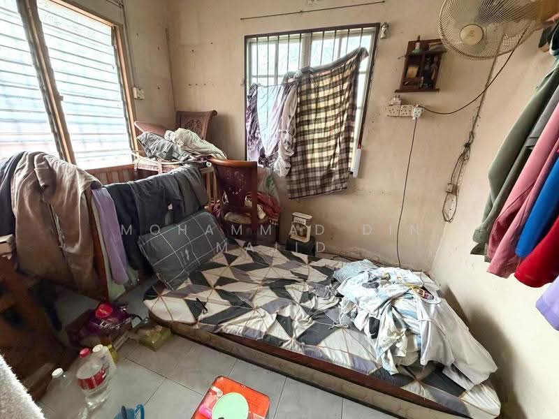 Rumah Teres 1-Tingkat untuk Dijual di Seksyen 32, Bukit Naga (Shah Alam) - Mohammad Din Majid - Bedroom - PropertyGuru.com.my