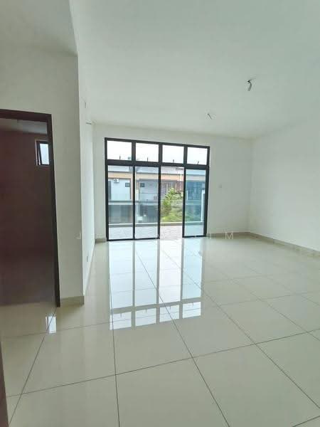 2-storey Terraced House for Sale in Bandar Cemerlang (Ulu Tiram) - Jason Sim - Living Room - PropertyGuru.com.my