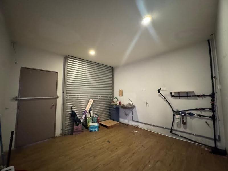 Shop for Rent in Taman Universiti (Skudai) - Sharon Ng - Interior - PropertyGuru.com.my
