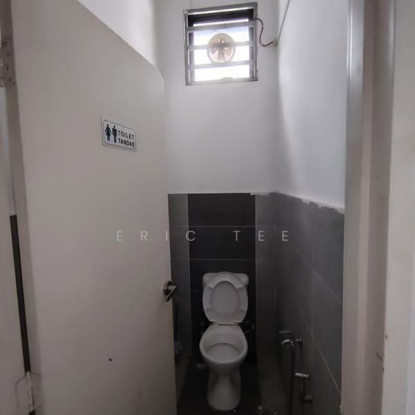 Shop / Office for Rent in Pasir Gudang (Johor) - Eric Tee - Bathroom - PropertyGuru.com.my