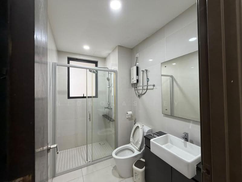 Condominium for Sale at Bay Point @ Country Garden Danga Bay - Nicholas Tey - Bathroom - PropertyGuru.com.my