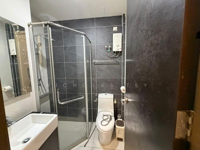 Condominium for Sale at Bay Point @ Country Garden Danga Bay - Nicholas Tey - Bathroom - PropertyGuru.com.my