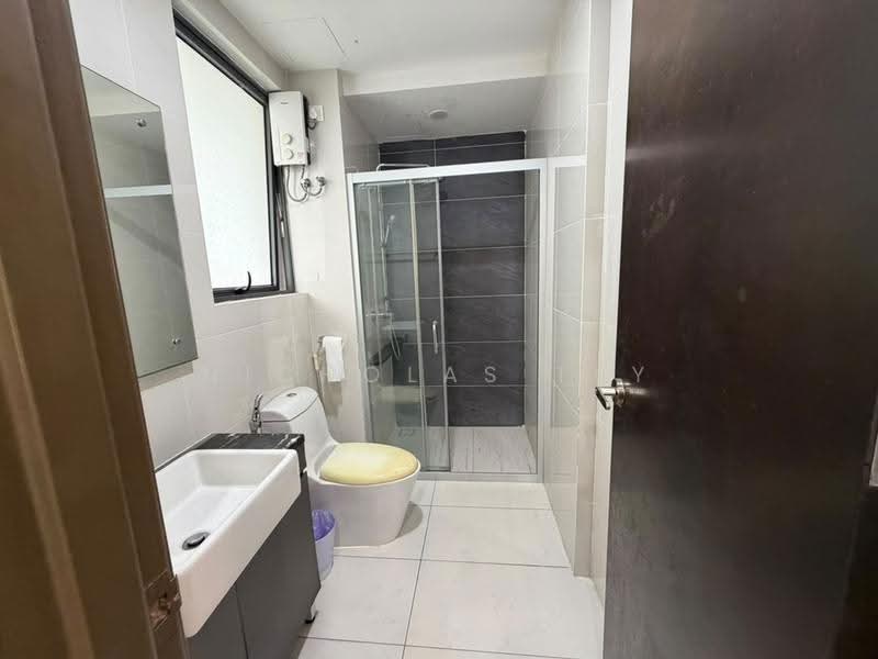 Condominium for Sale at Bay Point @ Country Garden Danga Bay - Nicholas Tey - Bathroom - PropertyGuru.com.my
