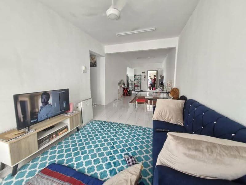Apartment for Sale at Pangsapuri Pulai Mutiara - Jit Sin Cheah - Living Room - PropertyGuru.com.my