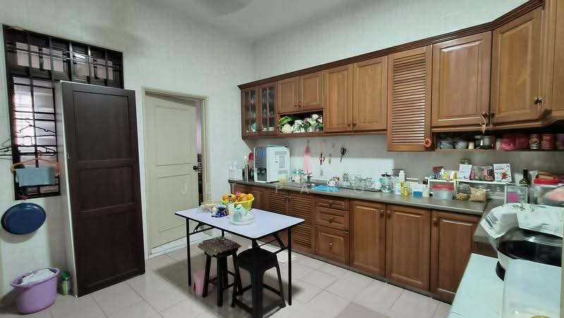 2-storey Terraced House for Sale in Taman Molek (Johor Bahru) - Jet Pang - Kitchen - PropertyGuru.com.my