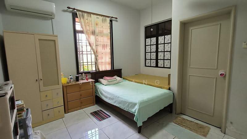 2-storey Terraced House for Sale in Taman Molek (Johor Bahru) - Jet Pang - Bedroom - PropertyGuru.com.my