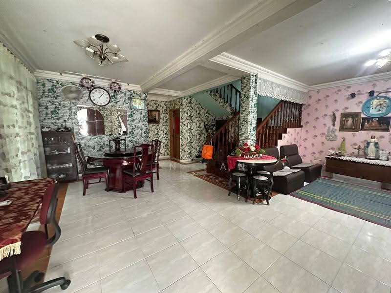 Rumah Berkembar untuk Dijual di Taman Bukit Kempas (Tampoi) - Win Tan - Living Room - PropertyGuru.com.my