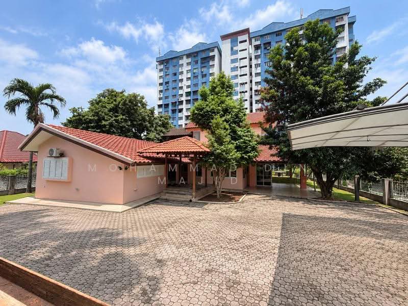 Rumah Banglo untuk Dijual di Kampung Tunku (Petaling Jaya) - Mohammad Din Majid - Exterior - PropertyGuru.com.my