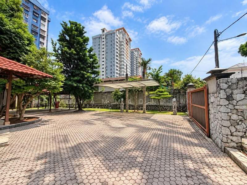 Rumah Banglo untuk Dijual di Kampung Tunku (Petaling Jaya) - Mohammad Din Majid - Exterior - PropertyGuru.com.my