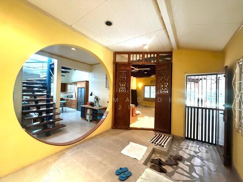 Rumah Banglo untuk Dijual di Kampung Tunku (Petaling Jaya) - Mohammad Din Majid - Kitchen - PropertyGuru.com.my