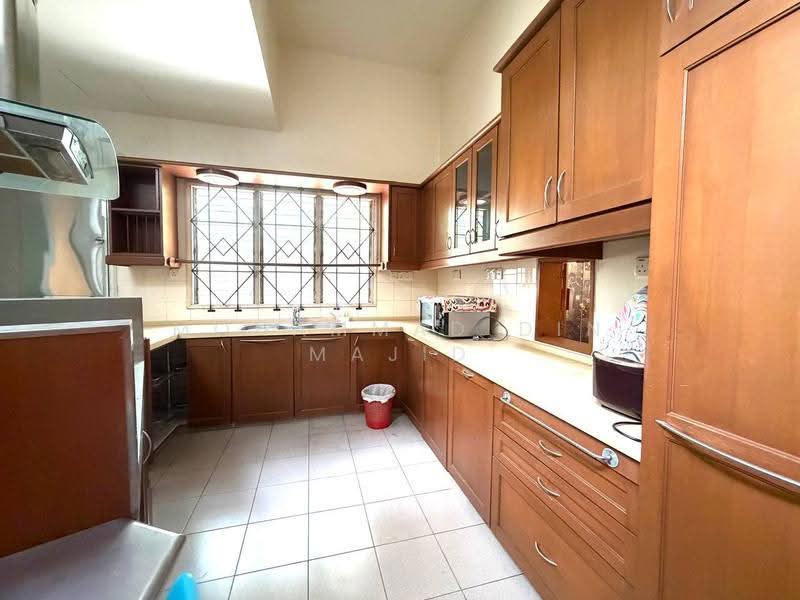 Rumah Banglo untuk Dijual di Kampung Tunku (Petaling Jaya) - Mohammad Din Majid - Kitchen - PropertyGuru.com.my