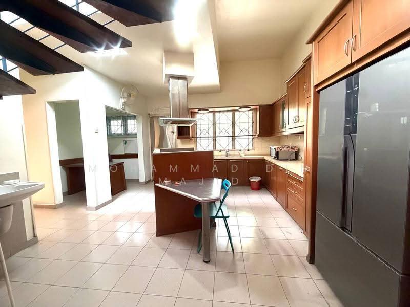 Rumah Banglo untuk Dijual di Kampung Tunku (Petaling Jaya) - Mohammad Din Majid - Kitchen - PropertyGuru.com.my