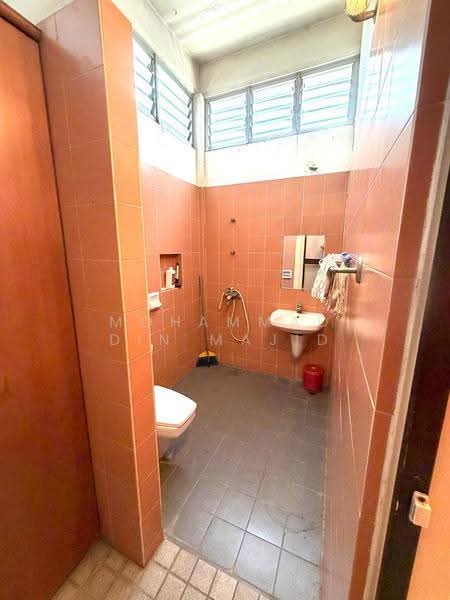 Rumah Banglo untuk Dijual di Kampung Tunku (Petaling Jaya) - Mohammad Din Majid - Bathroom - PropertyGuru.com.my