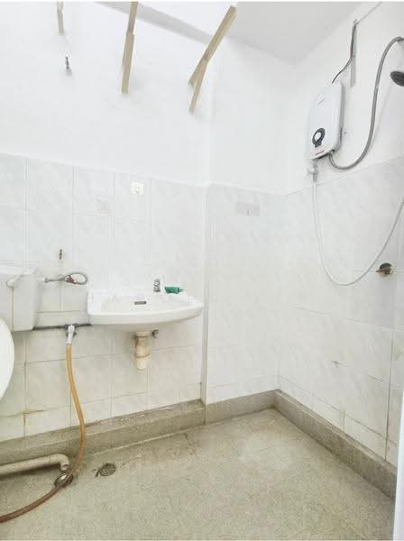 Flat for Sale at Taman Yew Lean - Harold Lee - Bathroom - PropertyGuru.com.my