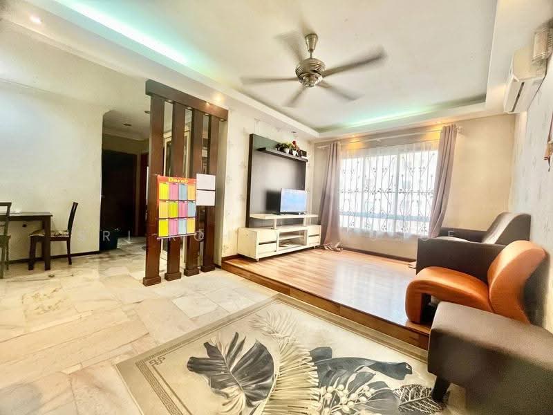 Pangsapuri untuk Dijual di Residensi Warnasari 3 - Sri Rohayu Yusof - Living Room - PropertyGuru.com.my