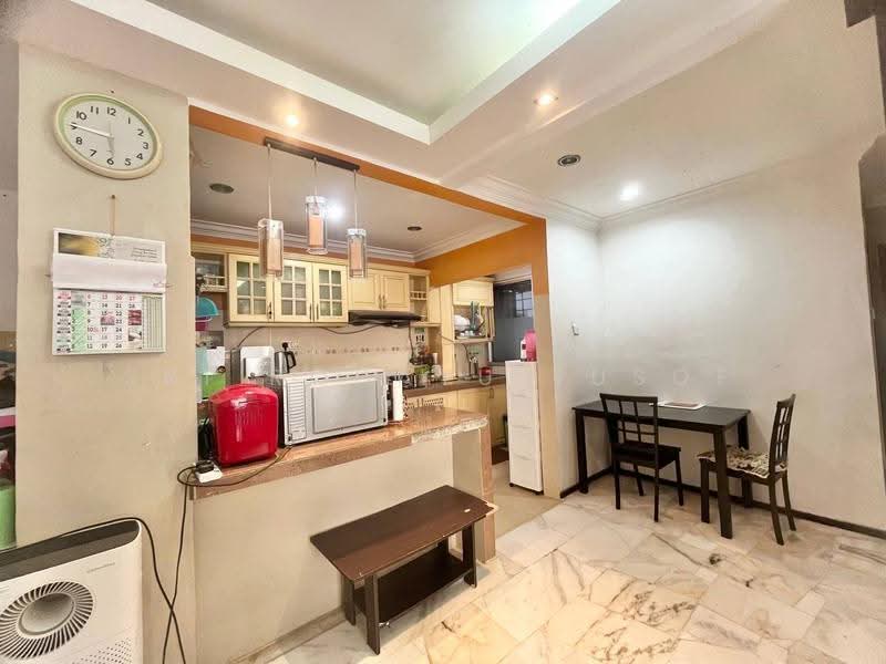 Pangsapuri untuk Dijual di Residensi Warnasari 3 - Sri Rohayu Yusof - Kitchen - PropertyGuru.com.my