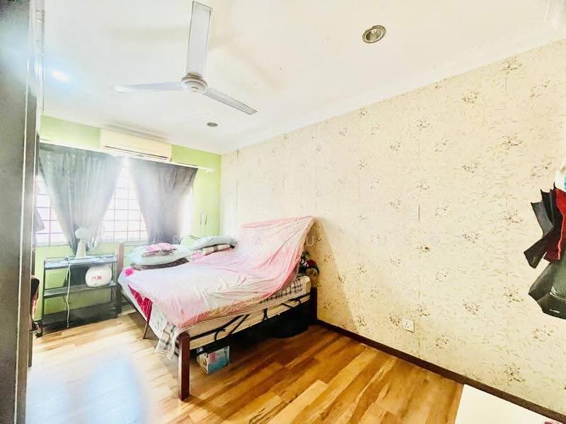 Pangsapuri untuk Dijual di Residensi Warnasari 3 - Sri Rohayu Yusof - Bedroom - PropertyGuru.com.my