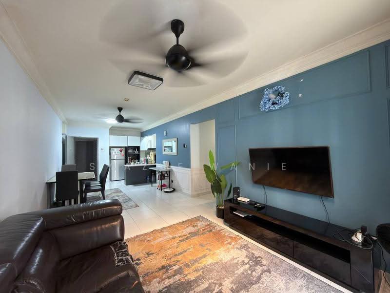 Pangsapuri untuk Dijual di Gapura Bayu - Syazue Wanie - Living Room - PropertyGuru.com.my