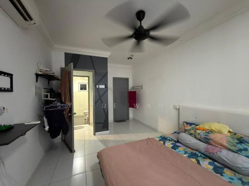 Pangsapuri untuk Dijual di Gapura Bayu - Syazue Wanie - Bedroom - PropertyGuru.com.my