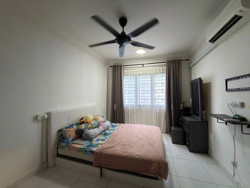 Pangsapuri untuk Dijual di Gapura Bayu - Syazue Wanie - Bedroom - PropertyGuru.com.my
