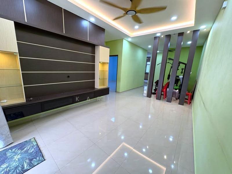Rumah Teres 1-Tingkat untuk Dijual di Taman Bestari Indah (Ulu Tiram) - Karl Lim - Living Room - PropertyGuru.com.my