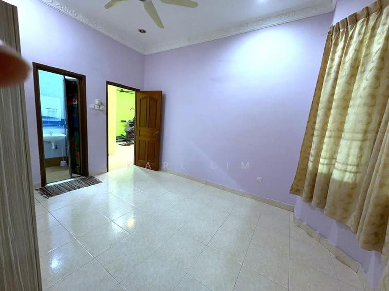 Rumah Teres 1-Tingkat untuk Dijual di Taman Bestari Indah (Ulu Tiram) - Karl Lim - Bedroom - PropertyGuru.com.my
