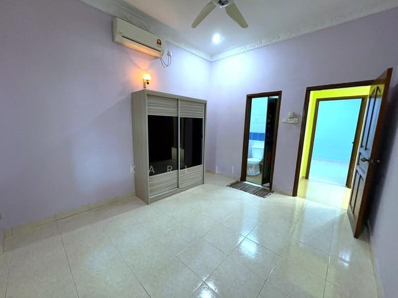 Rumah Teres 1-Tingkat untuk Dijual di Taman Bestari Indah (Ulu Tiram) - Karl Lim - Bedroom - PropertyGuru.com.my
