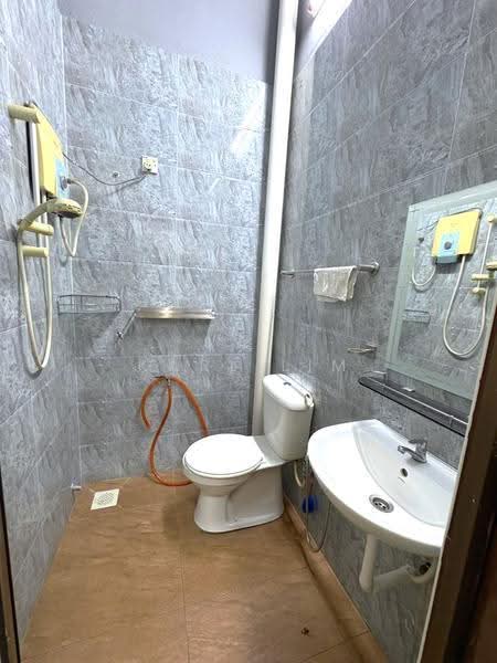 Rumah Teres 1-Tingkat untuk Dijual di Taman Bestari Indah (Ulu Tiram) - Karl Lim - Bathroom - PropertyGuru.com.my