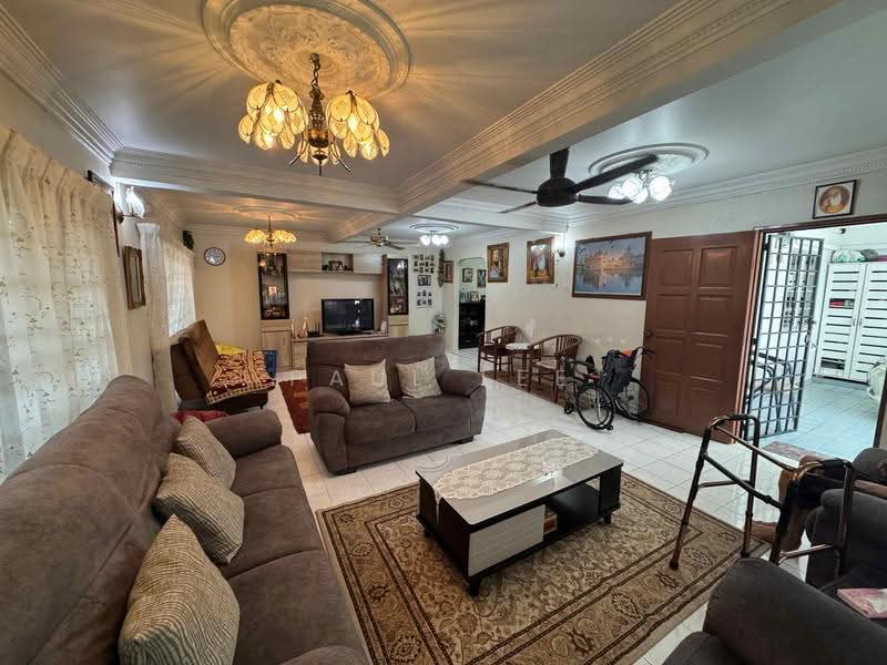 Cluster House for Sale in Shah Alam (Selangor) - Paul Lee - Living Room - PropertyGuru.com.my
