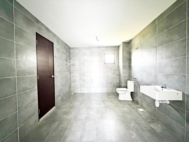 3-storey Terraced House for Sale in Batu 9 (Cheras) - Gaby Ng - Bathroom - PropertyGuru.com.my