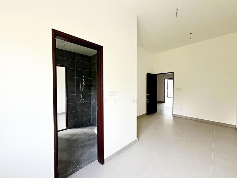 3-storey Terraced House for Sale in Batu 9 (Cheras) - Gaby Ng - Bathroom - PropertyGuru.com.my