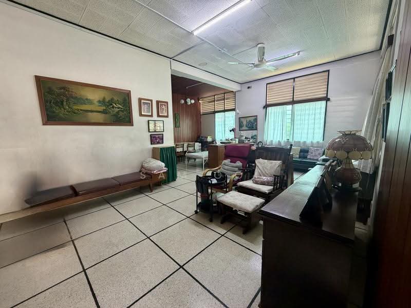 Rumah Berkembar untuk Dijual di Island Park (Jelutong) - Sam Ooi - Living Room - PropertyGuru.com.my