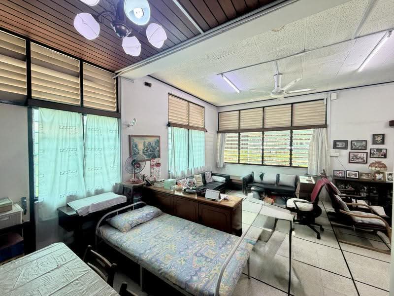 Rumah Berkembar untuk Dijual di Island Park (Jelutong) - Sam Ooi - Living Room - PropertyGuru.com.my