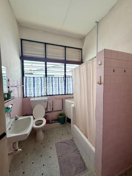 Rumah Berkembar untuk Dijual di Island Park (Jelutong) - Sam Ooi - Bathroom - PropertyGuru.com.my