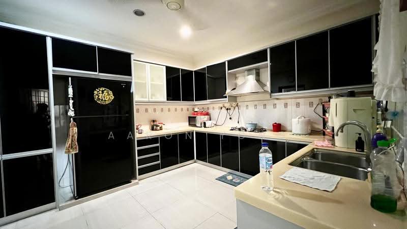 Semi-Detached House for Sale in Taman Yarl (Jalan Klang Lama (Old Klang Road)) - Aaron Yong - Kitchen - PropertyGuru.com.my