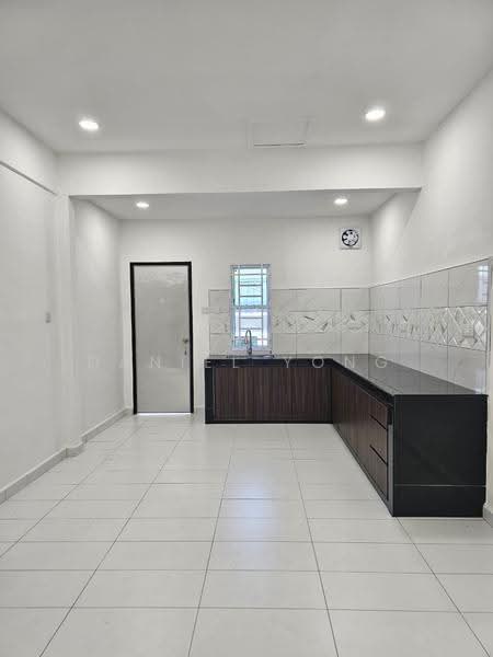 Rumah Teres 1-Tingkat untuk Dijual di Taman Ungku Tun Aminah (Skudai) - Daniel Yong - Kitchen - PropertyGuru.com.my