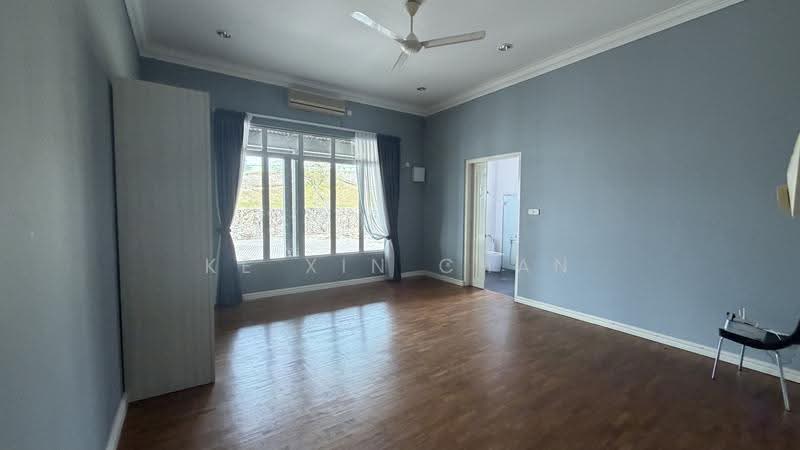 Bungalow House for Sale in Leisure Farm (Gelang Patah) - Ke Xin Chan - Living Room - PropertyGuru.com.my