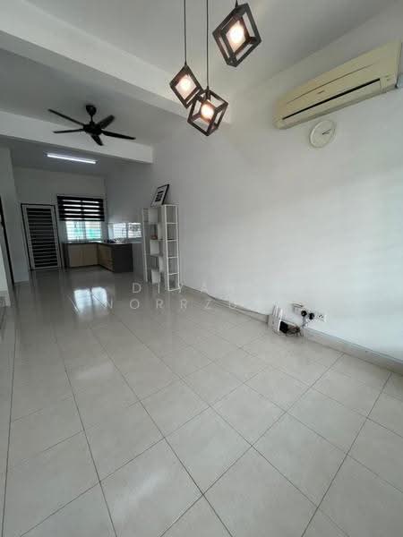 Rumah Teres 2-Tingkat untuk Dijual di Bandar Puncak Alam (Puncak Alam) - Diyana Norrzuan - Living Room - PropertyGuru.com.my