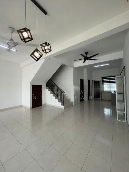 Rumah Teres 2-Tingkat untuk Dijual di Bandar Puncak Alam (Puncak Alam) - Diyana Norrzuan - Living Room - PropertyGuru.com.my