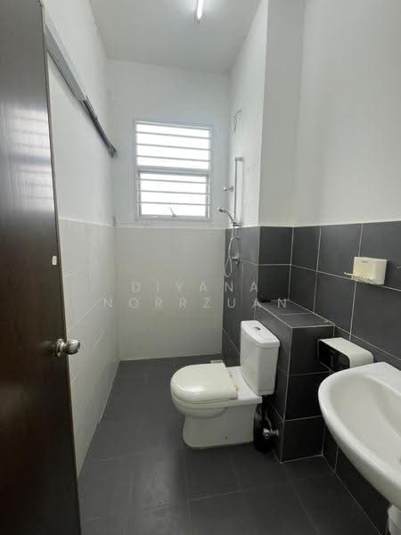 Rumah Teres 2-Tingkat untuk Dijual di Bandar Puncak Alam (Puncak Alam) - Diyana Norrzuan - Bathroom - PropertyGuru.com.my